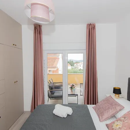 דירה Paolo Apartment, Parking, Terrace, Netflix